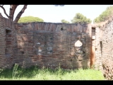 07170 ostia - regio i - insula xii - edificio (i,xii,9) - noerdl raum - ostseite - 06-2024.jpg